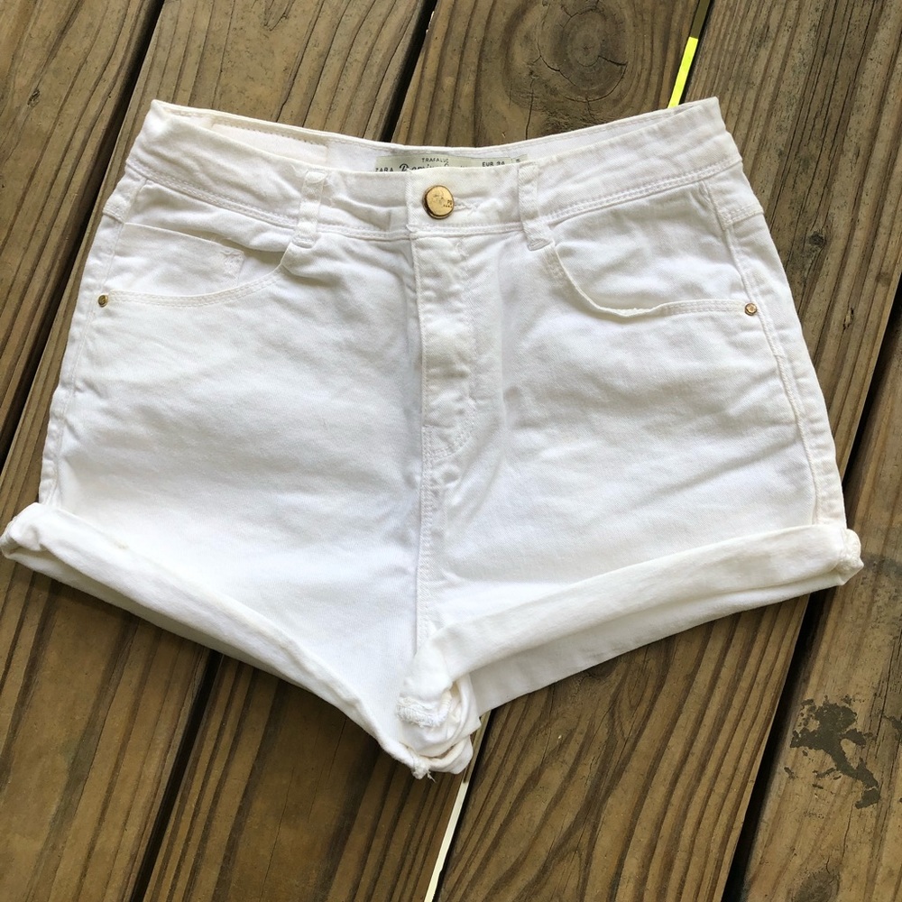 SOLD! Zara White Highwaisted Shorts